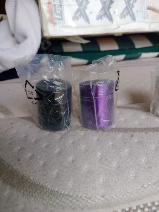 Molino de hierbas metálico nuevo