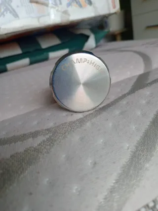 Molino de hierbas metálico nuevo