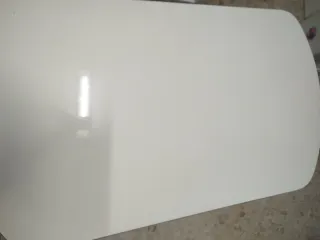 Mesa de cocina blanca