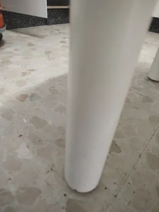 Mesa de cocina blanca