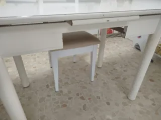 Mesa de cocina blanca