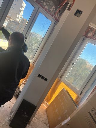 28 Ventanas de aluminio en buen estado