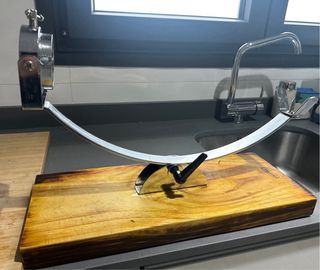 Jamonero Basculante Nerthus con Cabezal Giratorio