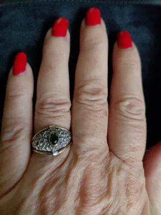 Anillo Oro Laminado 14kl y Plata piedra verde