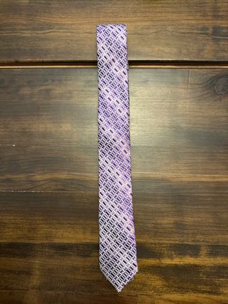 Corbata morada y blanca con diseño