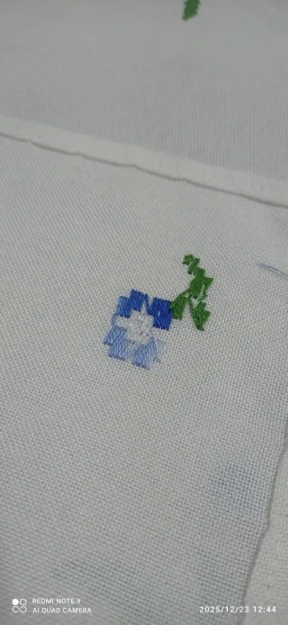 Mantelería y 6 servilletas rosas