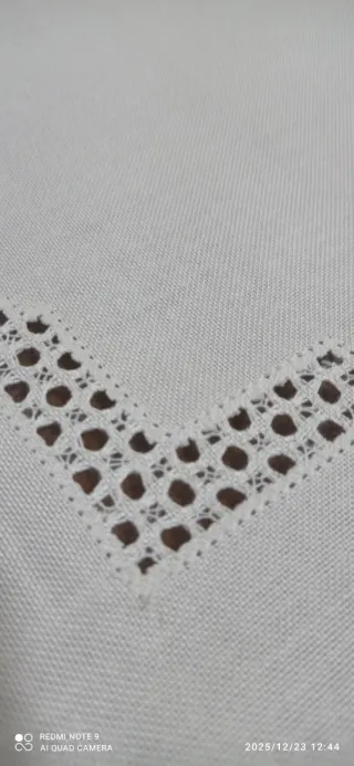 Mantelería y 6 servilletas rosas