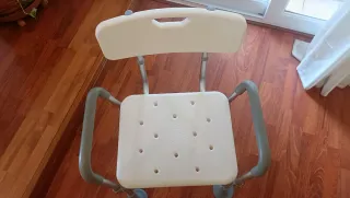 Silla de ducha con asas