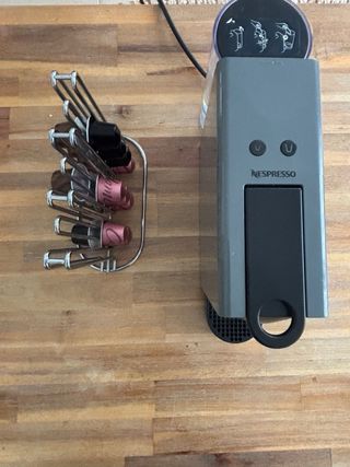 Cafetera Nespresso Essenza Mini Gris +dispensador
