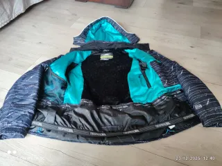 Chaqueta Trespass Negra y Turquesa