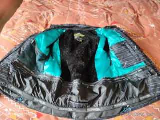 Chaqueta Trespass Negra y Turquesa