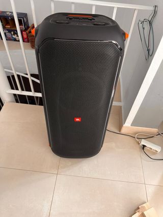 Altavoz JBL Negro y Naranja