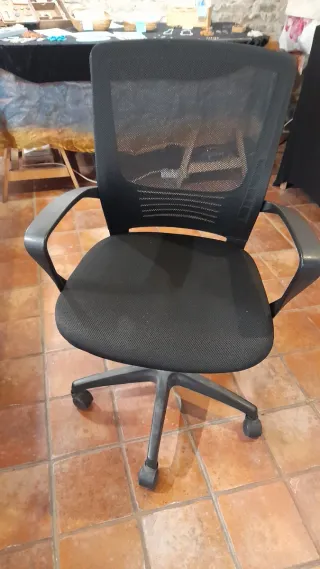 Silla de oficina negra
