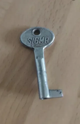 Llave SIGMA para máquina de coser antigua