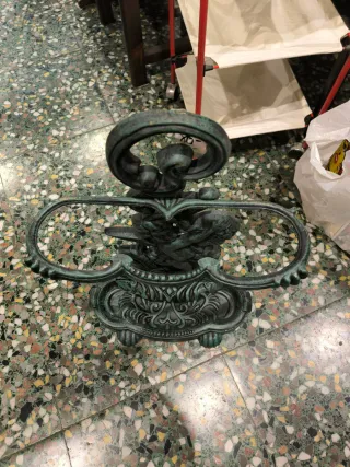 Paragüero antiguo de metal