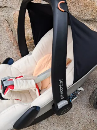 Carro bebé y silla coche gris