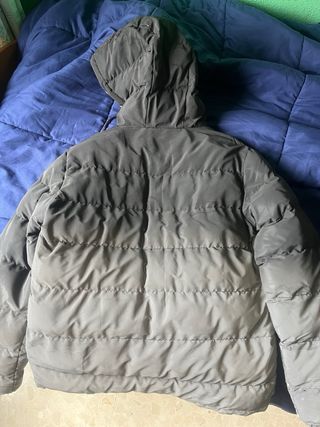 Chaqueta ellesse acolchada gris y negra