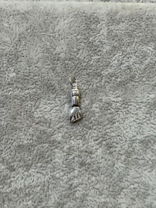 Pendente figa prata com contraste