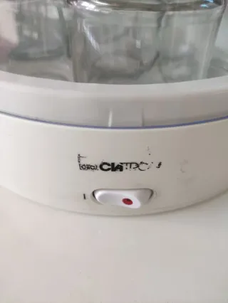 Yogurtera Clatronic con 6 tarros