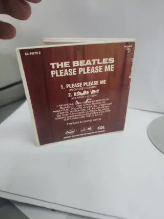 The Beatles 2 Mini CDs 7 cms diámetro carton