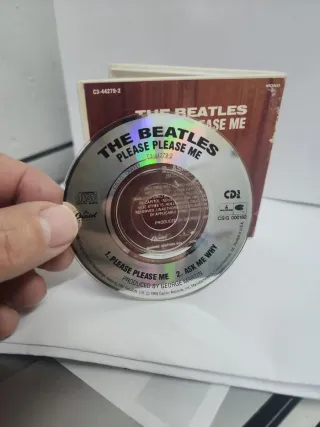 The Beatles 2 Mini CDs 7 cms diámetro carton