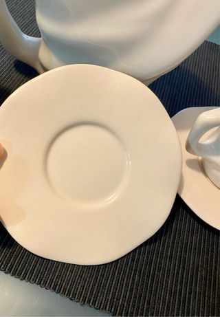 Juego cafetera y 2 tazas Modernista