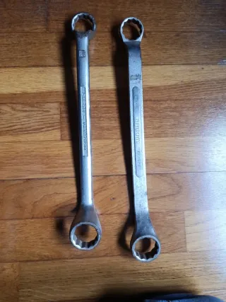 2 llaves fijas 30 y 32