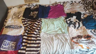 Lote de ropa con tallas y marcas variadas