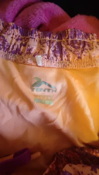 Lote de ropa con tallas y marcas variadas