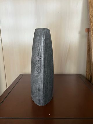 Jarrón de piedra gris