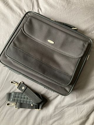 Maletín portátil 15" negro marca TechAir