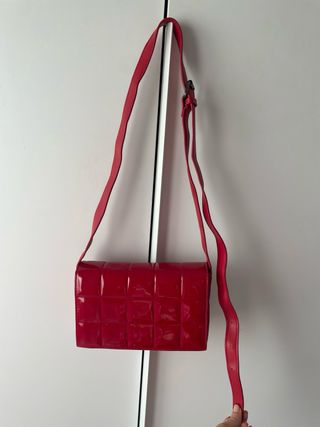 Bolso rojo brillante