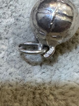 Pendente bola prata com contraste