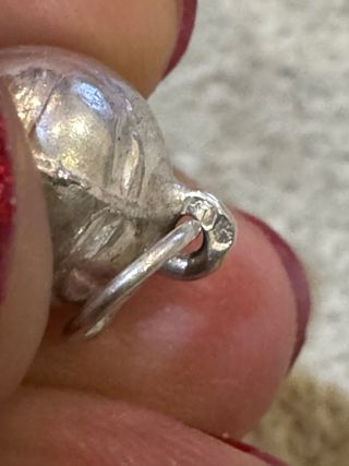 Pendente bola prata com contraste