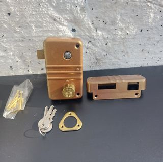 Cerradura ISEO sobreponer dorada