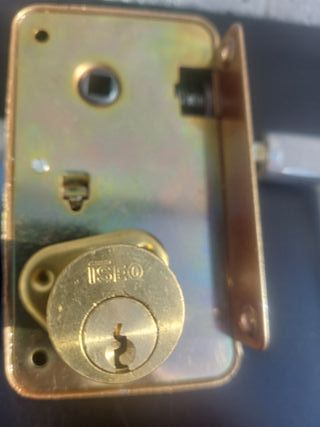 Cerradura ISEO sobreponer dorada