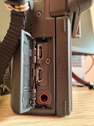 Sony A6400 + Sigma 16mm f/1.4 + Jaula