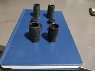 Gomas y tapones pinzas de freno.