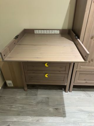 Armario y cambiador Ikea Sundvik nogal