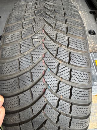 Neumáticos M+S. R16