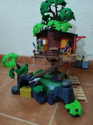 Casa del árbol Playmobil con figuras