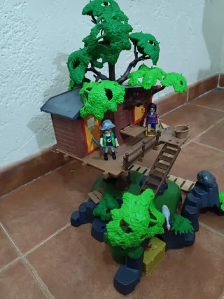 Casa del árbol Playmobil con figuras