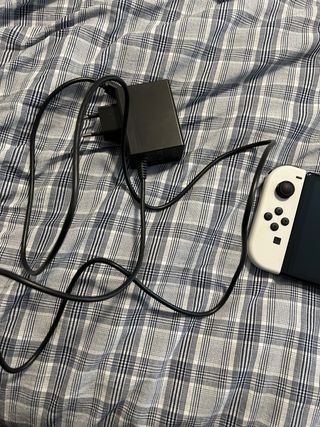 Nintendo Switch OLED Blanca + Estuche