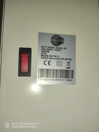 Calefactor eléctrico beige y blanco