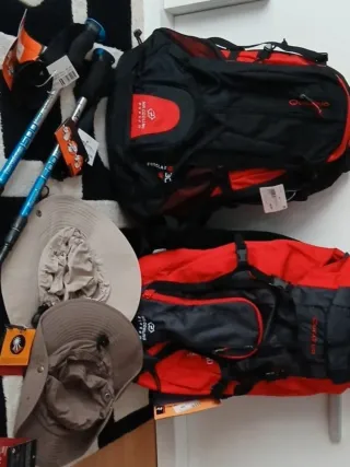 Mochilas, Bastones y Gorros Quechua