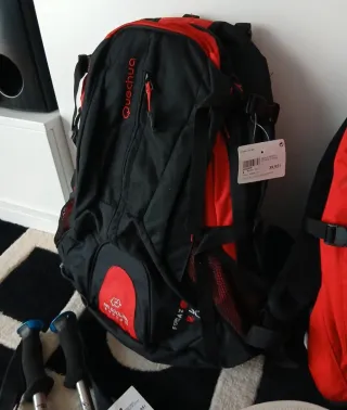 Mochilas, Bastones y Gorros Quechua