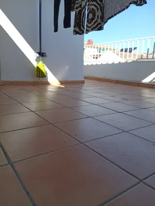 Preciosa casa haciendo esquina en  zona tranquila