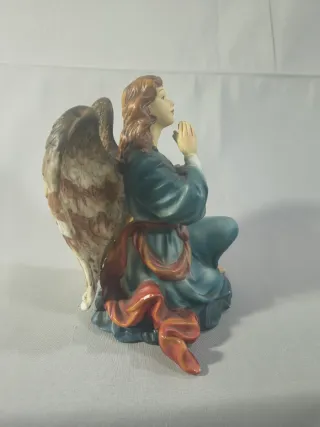 Ángel custodio de Porcelana orando.