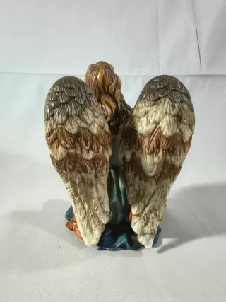 Ángel custodio de Porcelana orando.