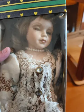 Muñeca de porcelana vintage